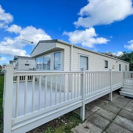 فندق Lovely Caravan With Large Decking And Wi-Fi In Norfolk Ref 50053K غريت يورماوث المظهر الخارجي الصورة