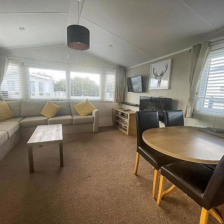 فندق Lovely Caravan With Large Decking And Wi-Fi In Norfolk Ref 50053K غريت يورماوث المظهر الخارجي الصورة