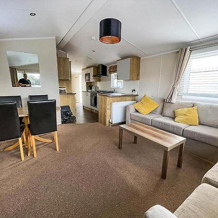 فندق Lovely Caravan With Large Decking And Wi-Fi In Norfolk Ref 50053K غريت يورماوث المظهر الخارجي الصورة