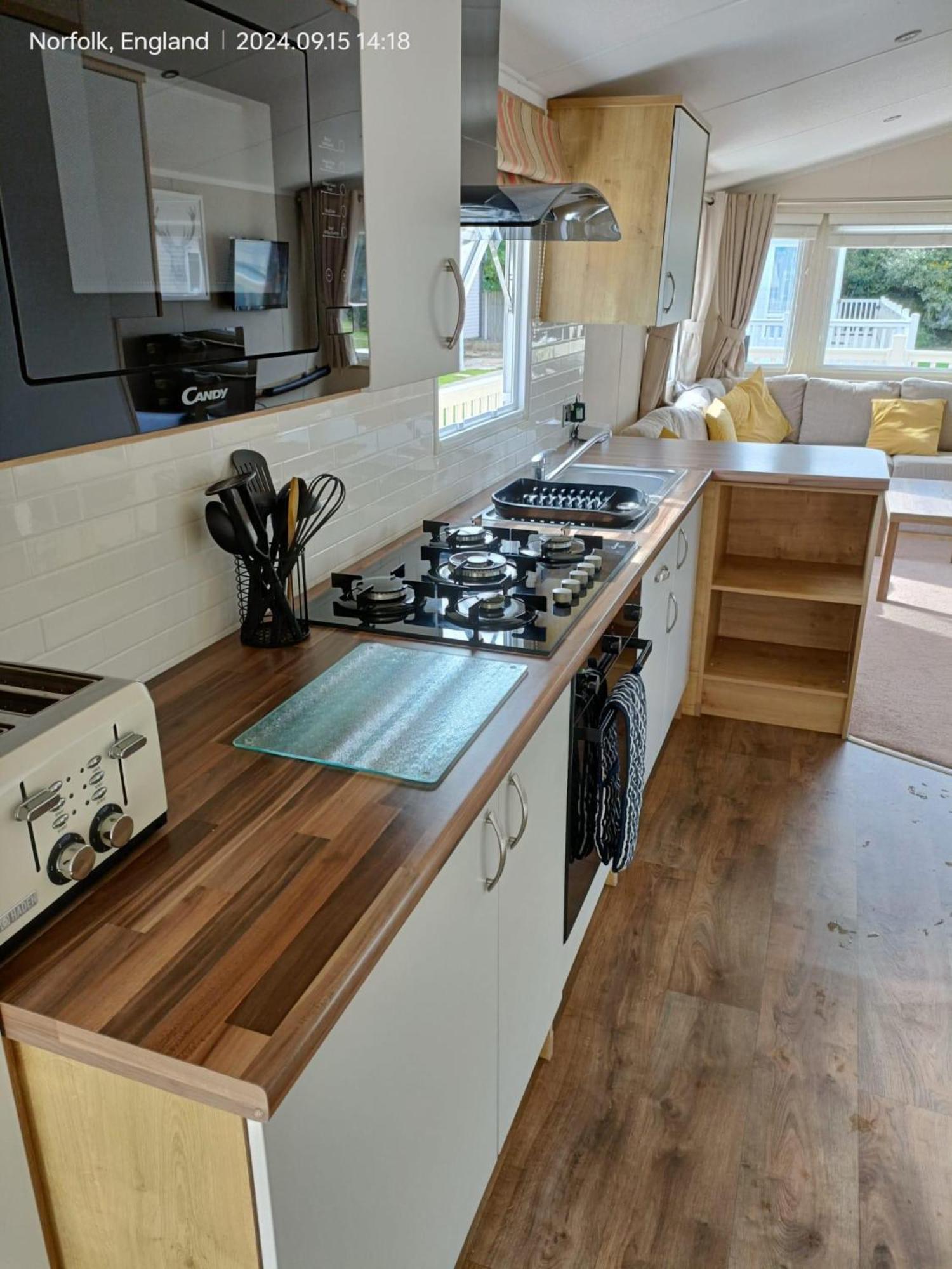 فندق Lovely Caravan With Large Decking And Wi-Fi In Norfolk Ref 50053K غريت يورماوث المظهر الخارجي الصورة